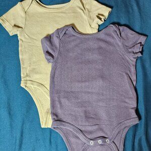 0-6 M Lot 2 Bodys Cloud Island – Unique Colors Plum and Lime